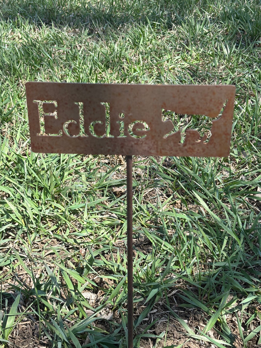 Classic metal garden marker in rust finish with a cat silhouette and Eddie for text
