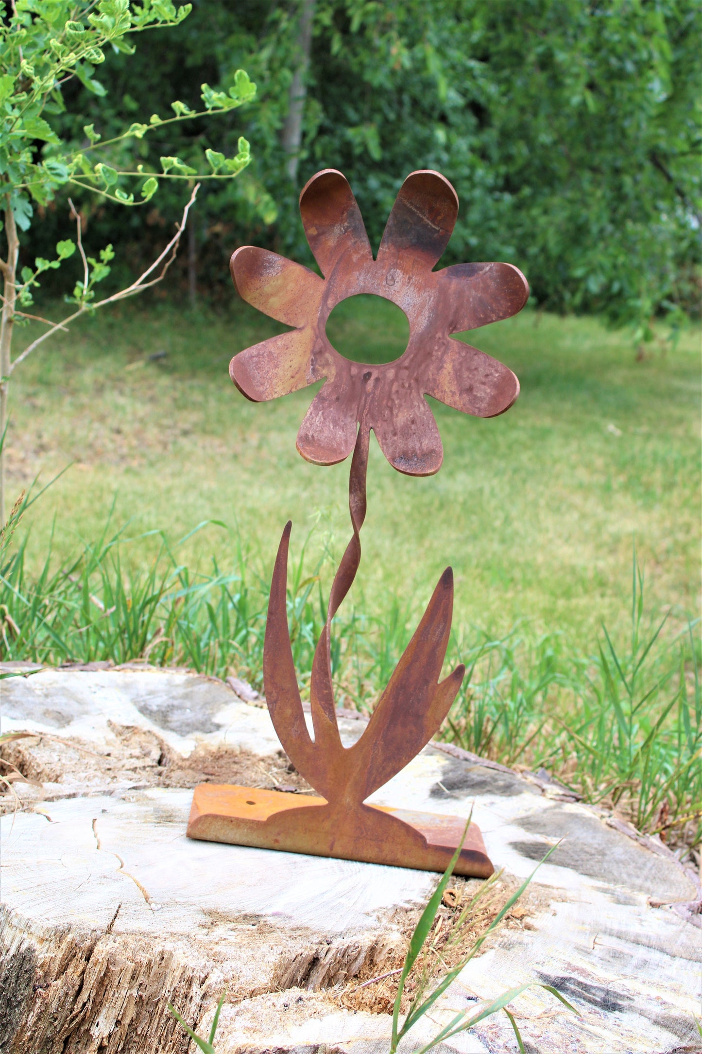 Metal Daisy Flower Giant Rustic Stake 24 to 36 Inches Tall