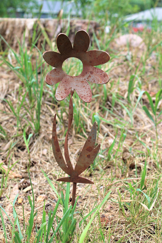 Rusty twisty daisy garden stake