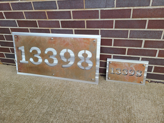 Rust over aluminum layered metal address sign size comparison