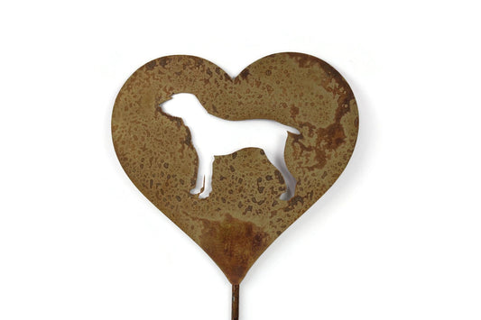Heart-shaped rusty garden stake sign in rust with a pudelpointer dog silhouette