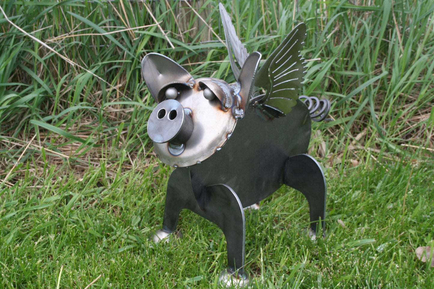 Flying Pig Steel Statue Outdoor Yard Art 15.25 Inches Tall