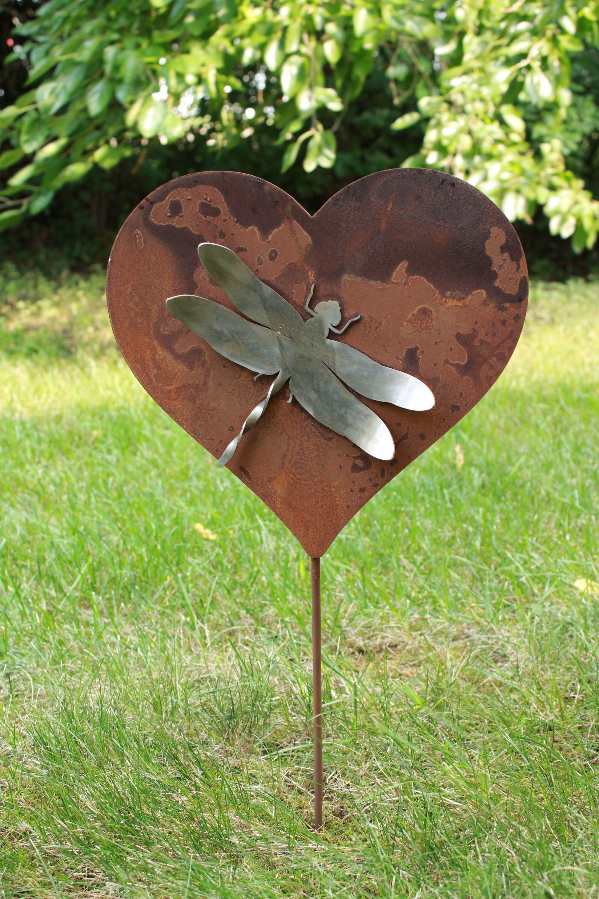 Rusty metal heart-shaped stake with stainless steel dragonfly garden stake